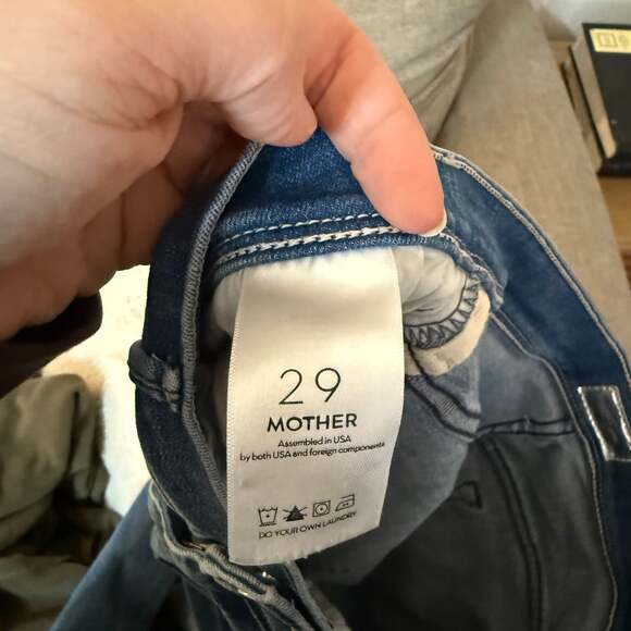 MOTHER The Weekenders Flare Jeans in Graffiti Girl size 29 light wash - Picture 5 of 9